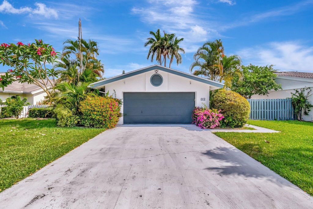 Photo of 82 Baytree Circle, Boynton Beach, FL 33436 (MLS # R11093909)