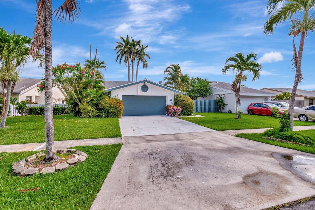 Photo of 82 Baytree Circle, Boynton Beach, FL 33436 (MLS # R11093909)
