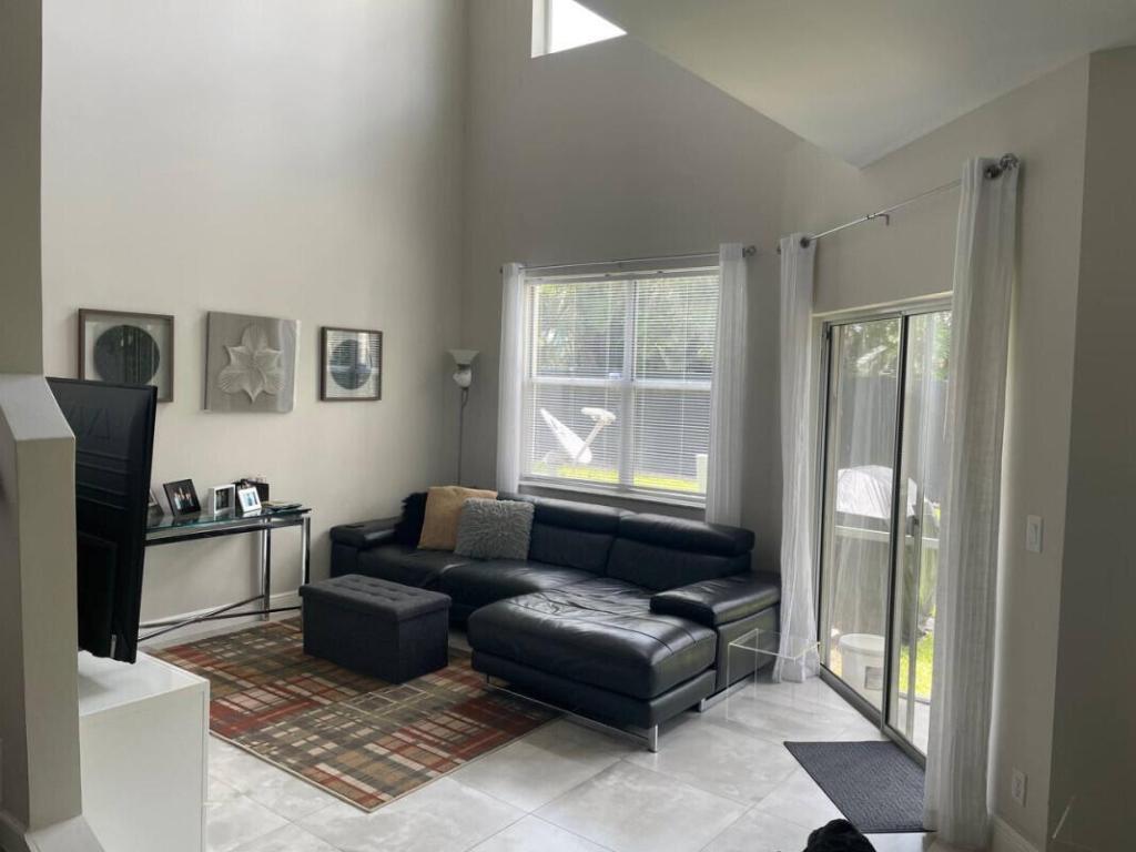 MISSION BAY PAR F PH 1 - Residential Lease