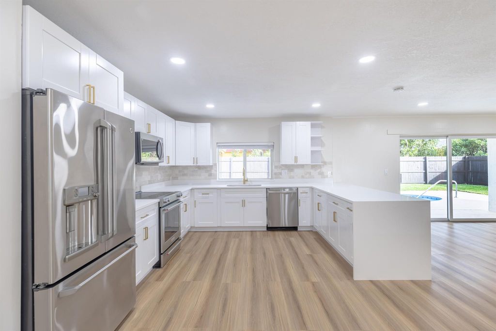 Photo of 1321 SW 28th Avenue, Boynton Beach, FL 33426 (MLS # R10954152)