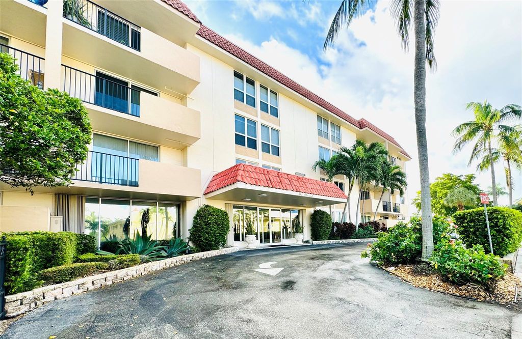 Photo of 1000 Spanish River Road #2a, Boca Raton, FL 33432 (MLS # F10491916)