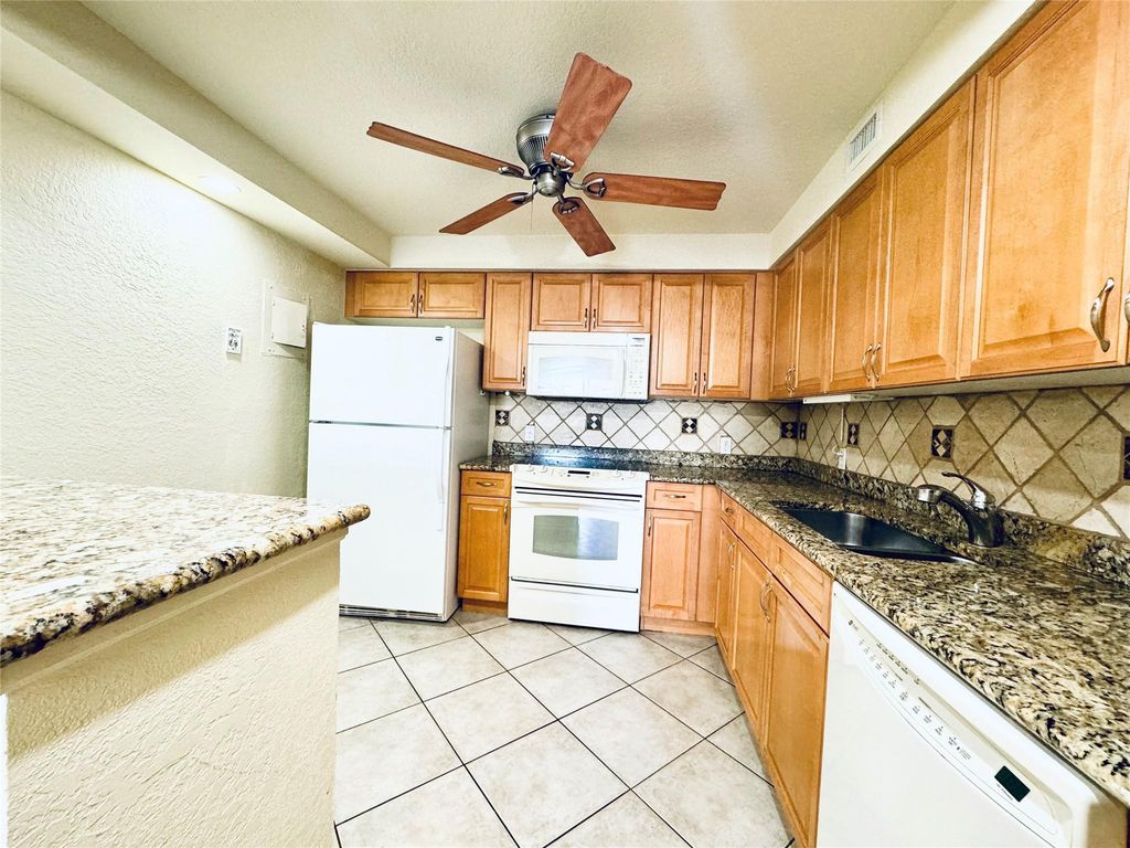 Photo of 1000 Spanish River Road #2a, Boca Raton, FL 33432 (MLS # F10491916)