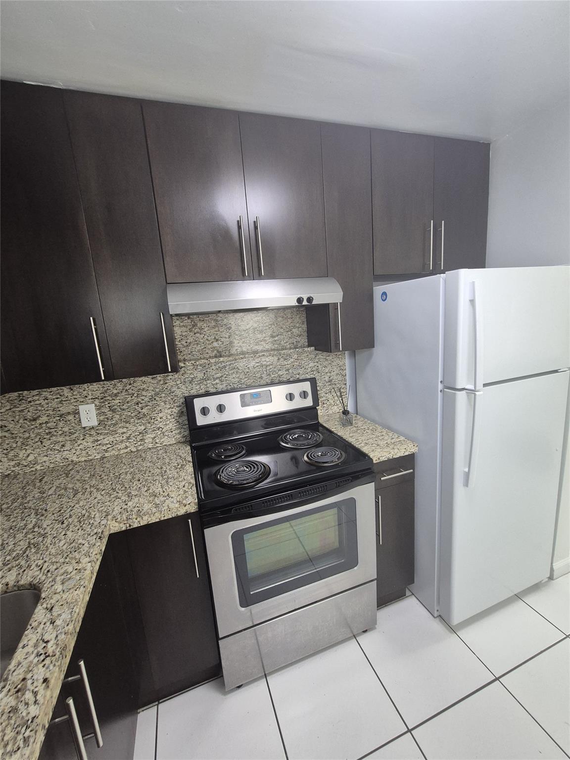 HOLLYWOOD HILLS - Residential Lease