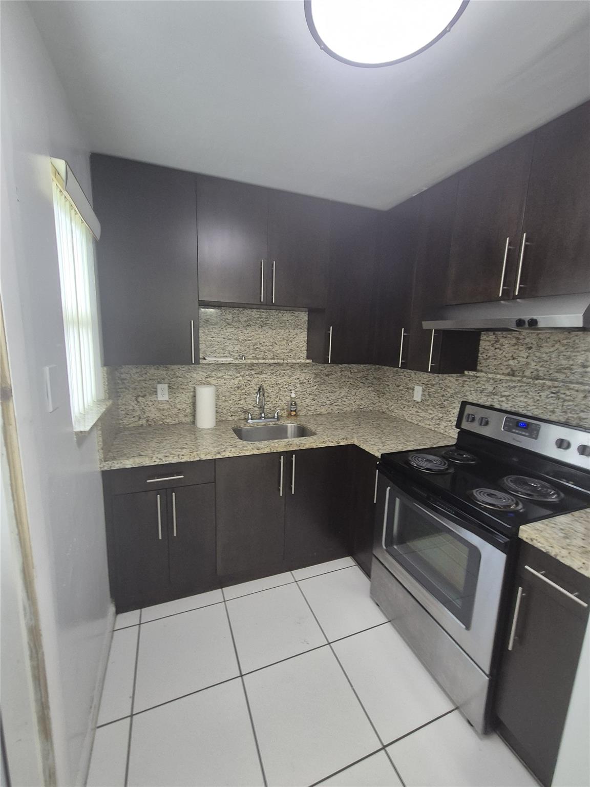 HOLLYWOOD HILLS - Residential Lease