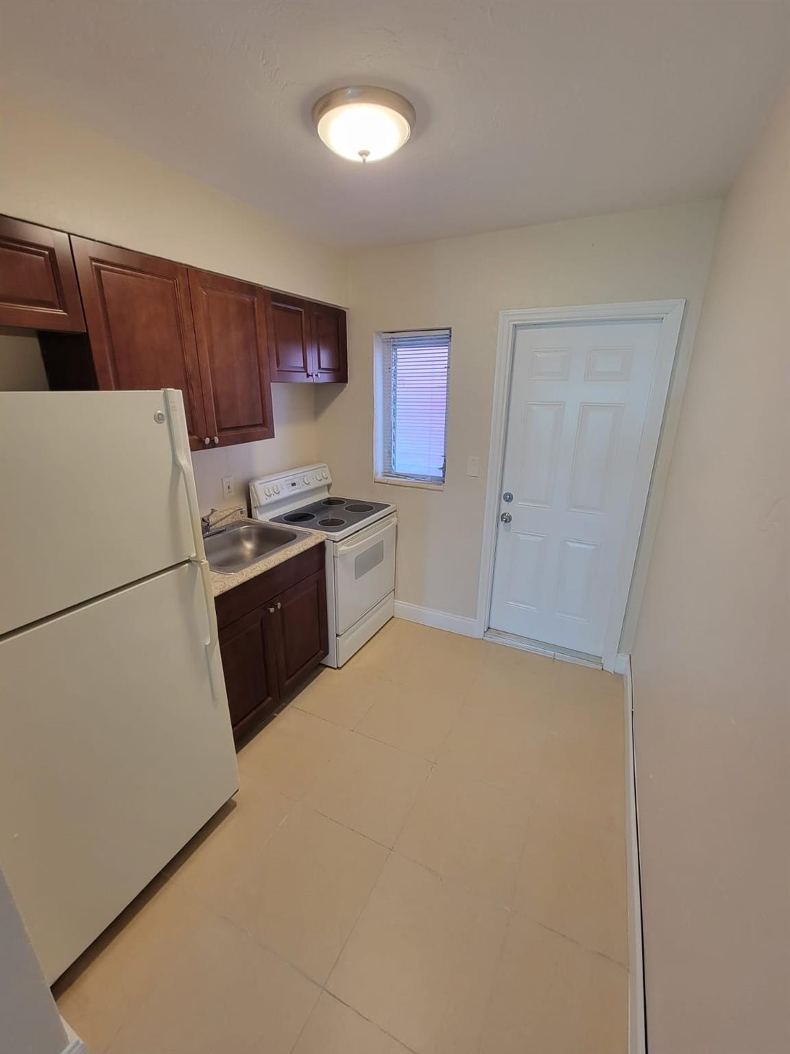 Biscayne Beach Sub - Residential Lease