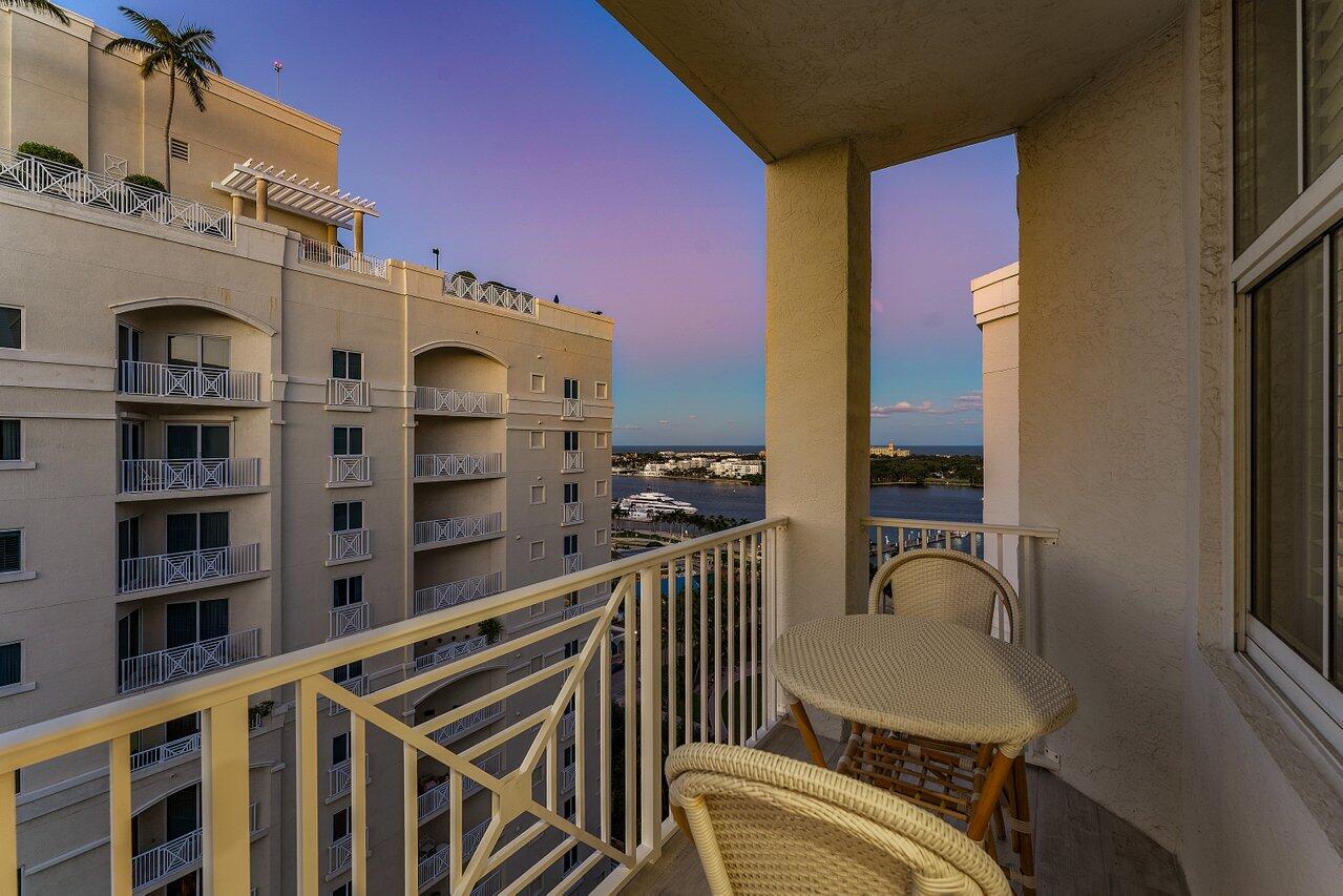 255 Evernia Street 1502