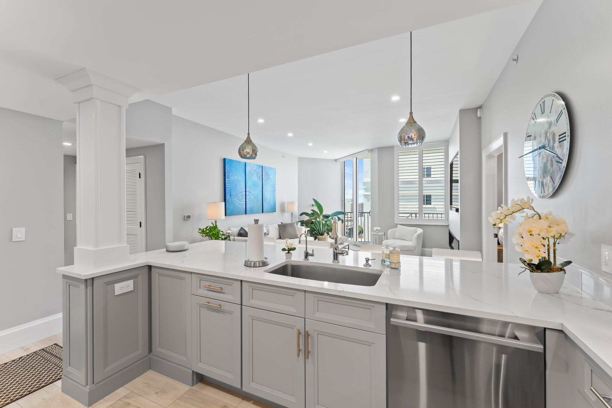 255 Evernia Street 1502