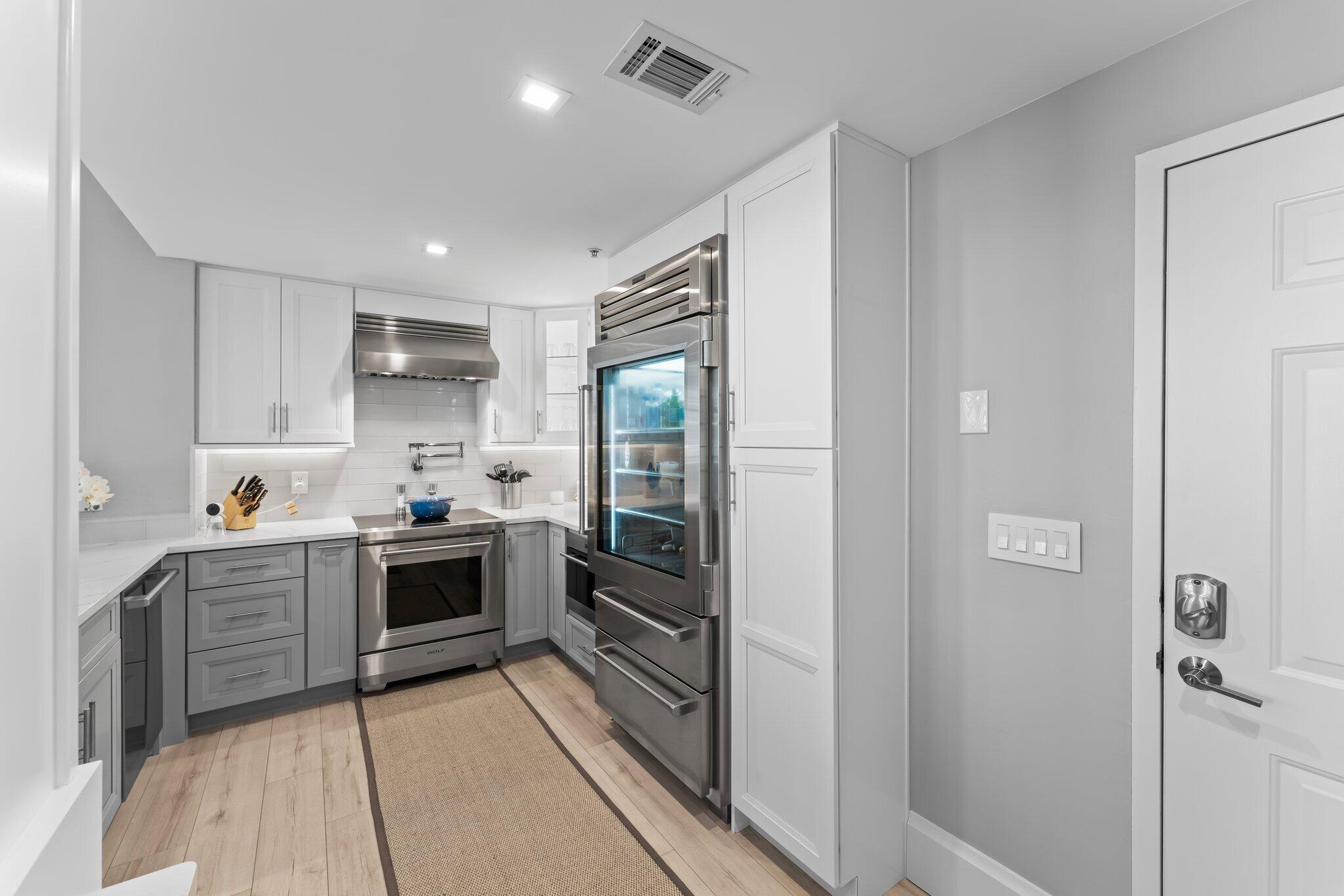 255 Evernia Street 1502