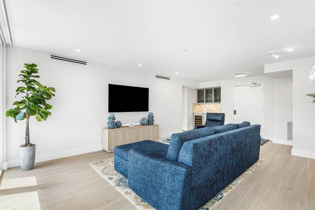 Photo of 120 SE 5th Avenue #319, Boca Raton, FL 33432 (MLS # R11124491)