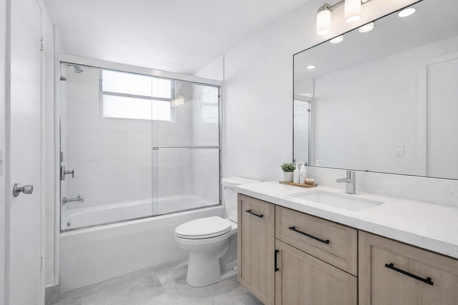 LAUDERDALE OAKS CONDO - Residential