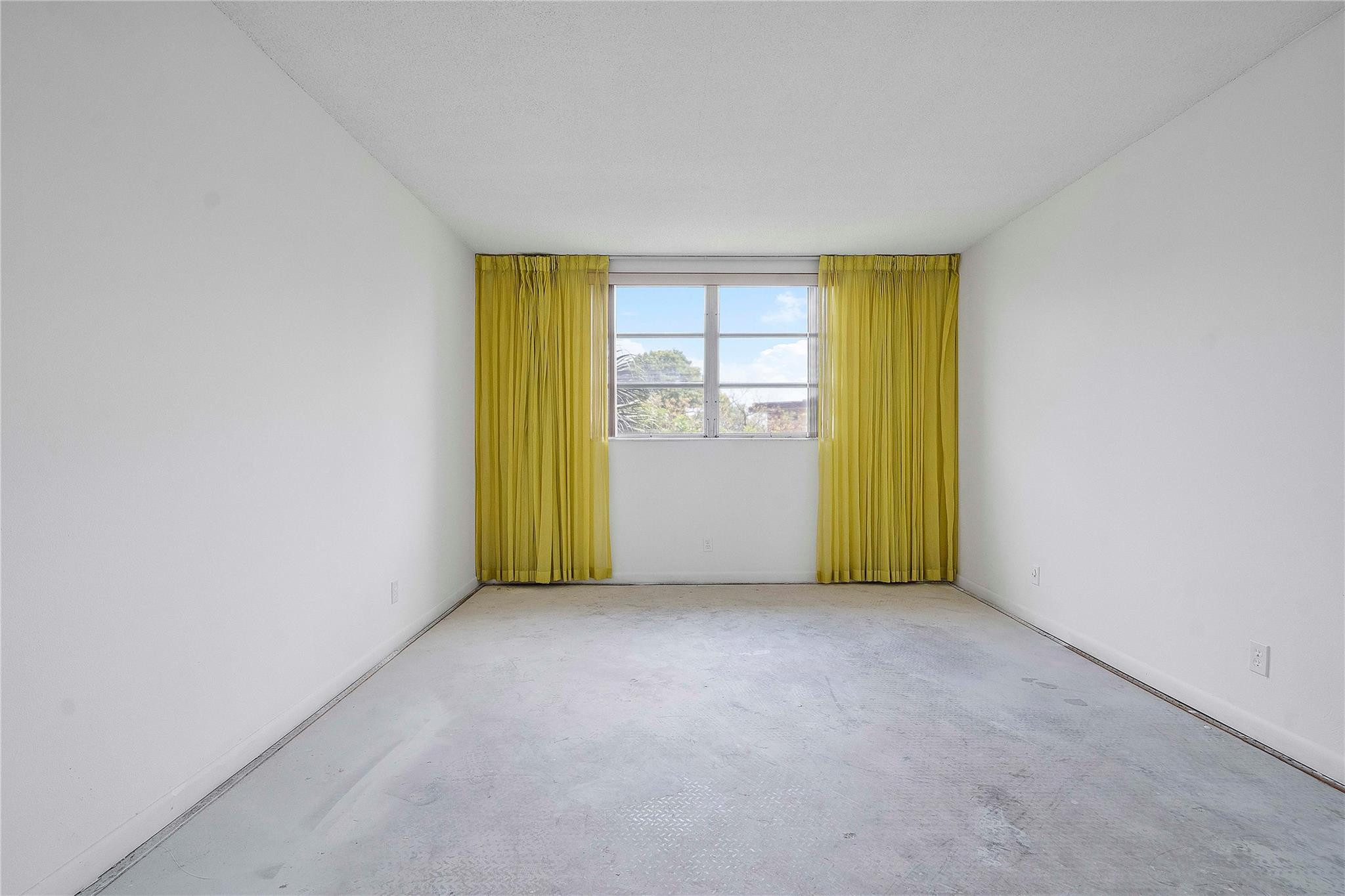 LAUDERDALE OAKS CONDO - Residential