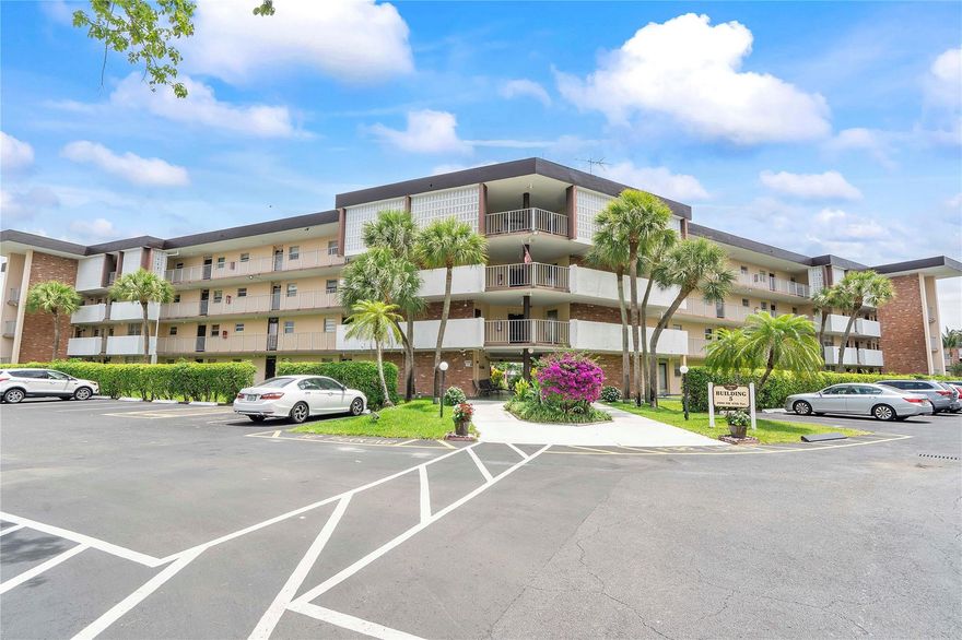 Discover the potential of this one-bedroom, water-view condo in the desirable Lauderdale Oaks community of Oakland Park. This unit offers a great layout and plenty of natural light, ready for your personal updates and design vision. Perfect for investors, seasonal residents, or buyers looking to create their ideal space. Enjoy a convenient location just minutes from shopping, dining, and entertainment. Lauderdale Oaks features community amenities including a pool, clubhouse, and beautifully maintained grounds. Some photos have been virtually staged to showcase possibilities. A great opportunity to add value in a fantastic location—don't miss it! Some photos have been virtually modified for visual.  HOA requires at least 1 buyer to have 640+ credit score and $40K+ income can be combined.