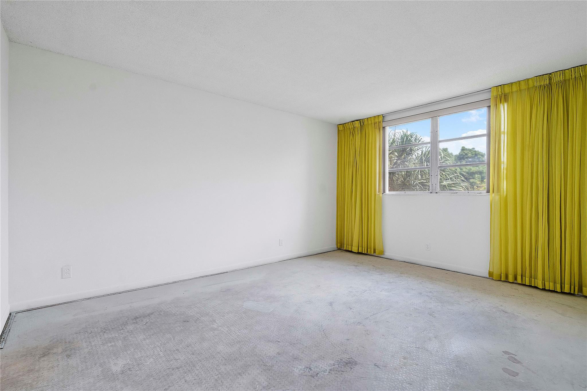 LAUDERDALE OAKS CONDO - Residential