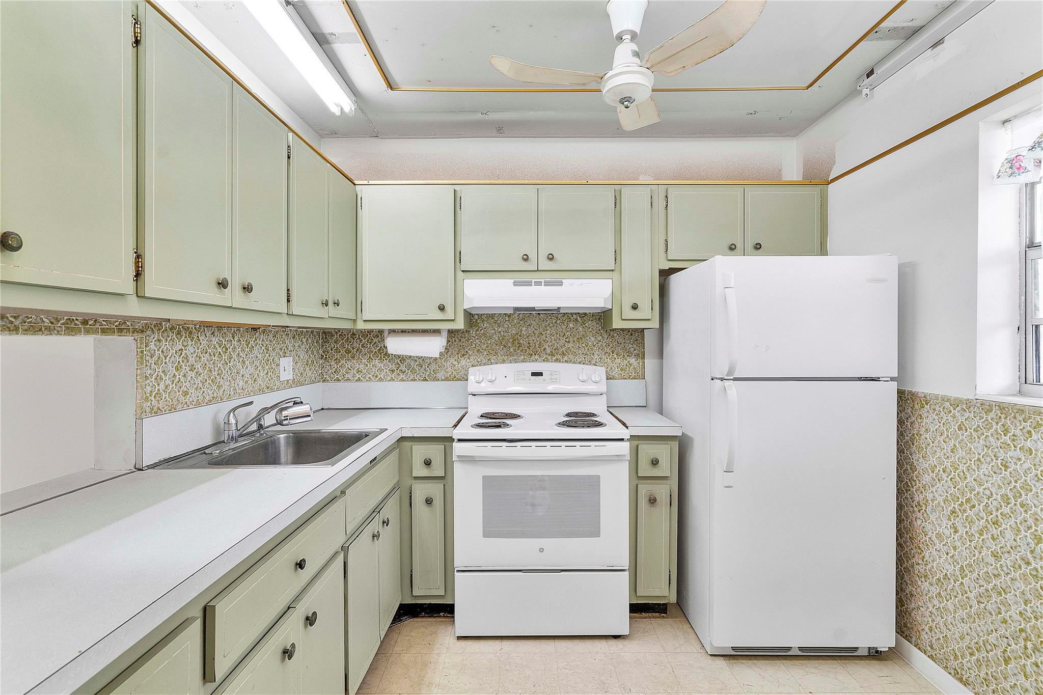 LAUDERDALE OAKS CONDO - Residential