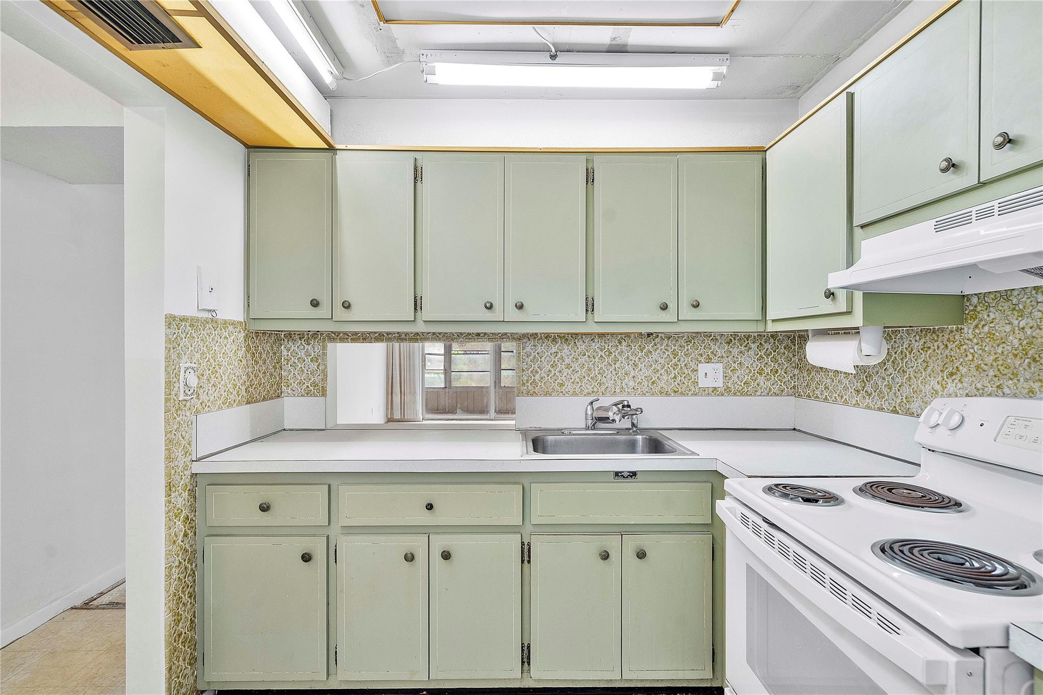 LAUDERDALE OAKS CONDO - Residential