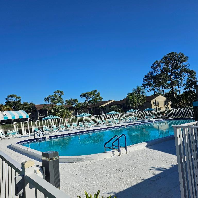 PINE RIDGE NORTH VILLAGE III CONDO - Residential Lease