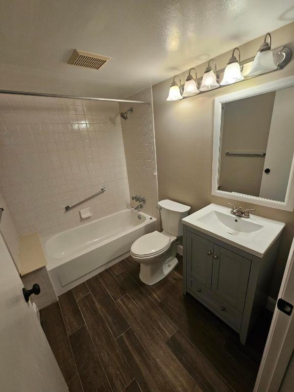 PINE RIDGE NORTH VILLAGE III CONDO - Residential Lease