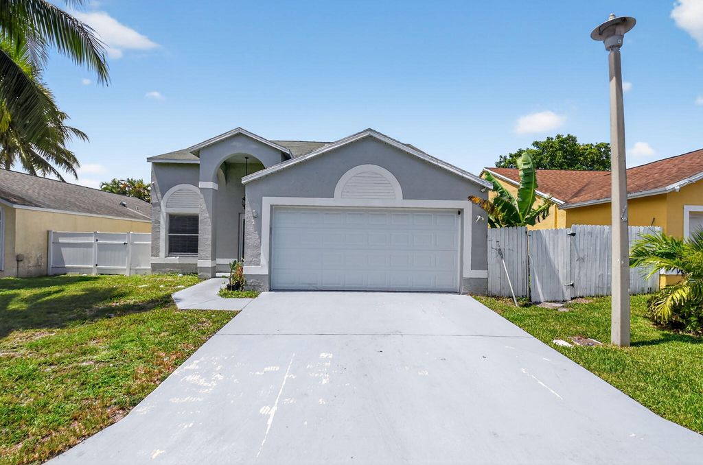 Photo of 3 Ripley Way, Boynton Beach, FL 33426 (MLS # R11098723)