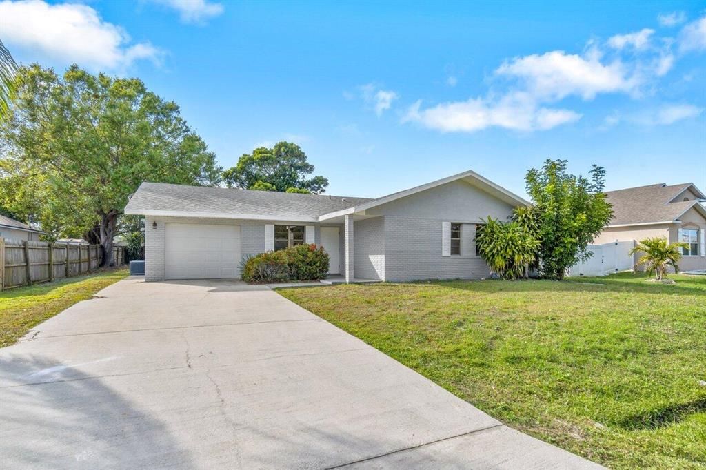 Photo of 916 SE Proctor Lane, Port St Lucie, FL 34983 (MLS # R10860743)