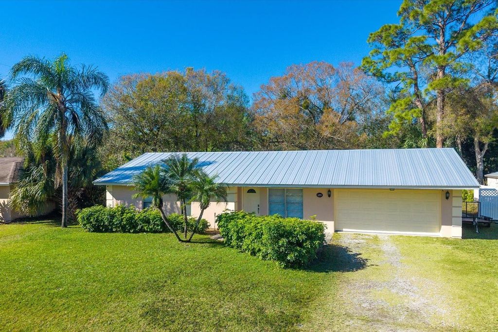 Photo of 1215 37th Avenue, Vero Beach, FL 32960 (MLS # F10549470)