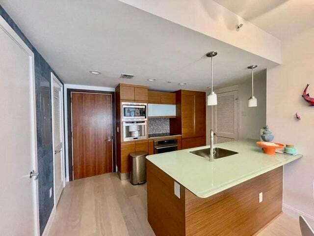 5875 COLLINS Avenue 1606, Miami Beach FL 33140
