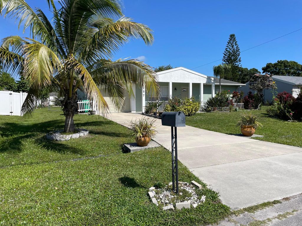 Photo of 337 SE Husted Terrace, Port Saint Lucie, FL 34983 (MLS # R10974241)