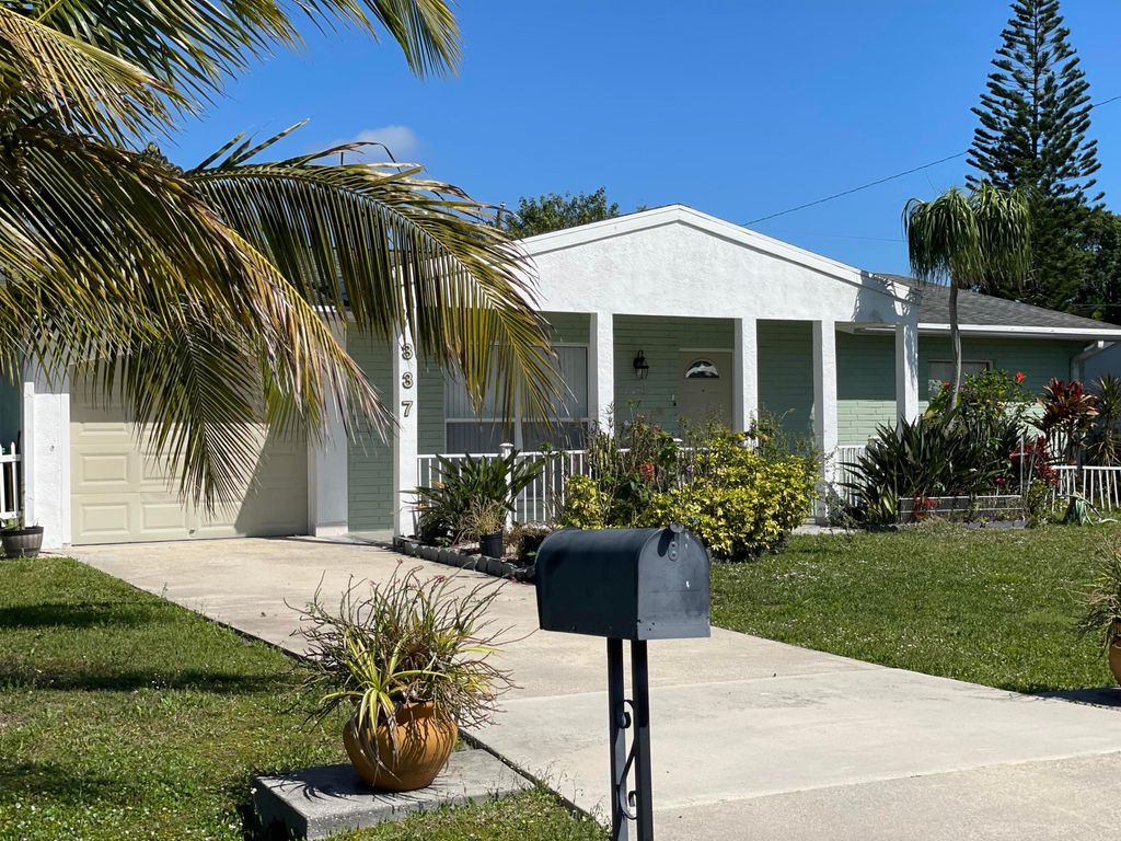Photo of 337 SE Husted Terrace, Port Saint Lucie, FL 34983 (MLS # R10974241)