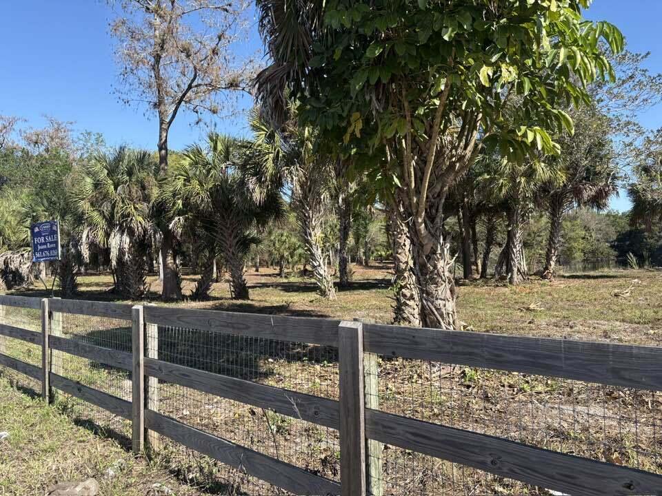 LOXAHATCHEE GROVES - Land