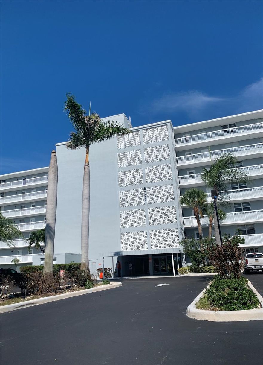 Best Rent Value in East Boca. This freshly painted CONVERTIBLE 2 bedroom/2 baths apartment can be rented Furnished or Unfurnished.