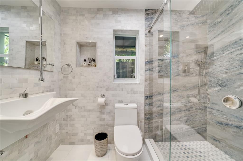 Las Olas Park Corr 6-12 B - Residential