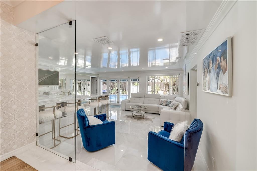 Las Olas Park Corr 6-12 B - Residential