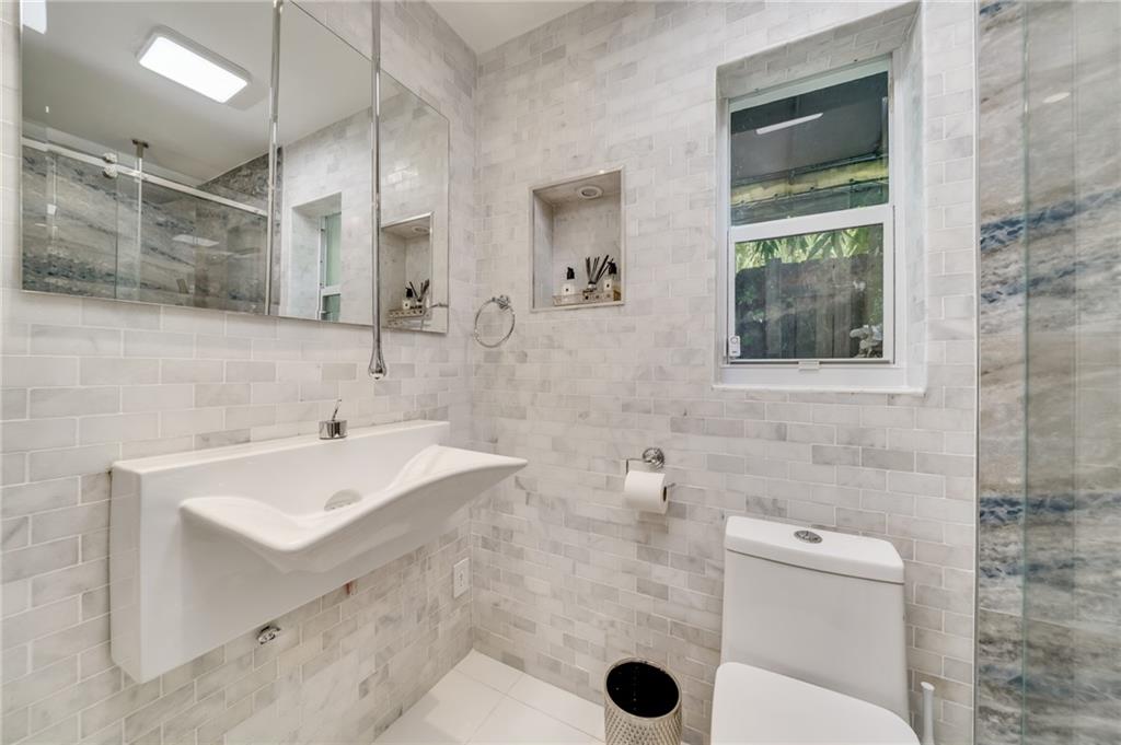 Las Olas Park Corr 6-12 B - Residential