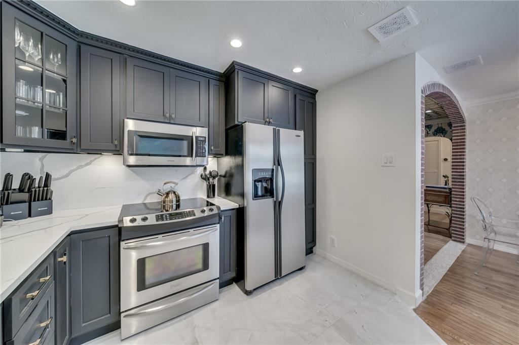 Las Olas Park Corr 6-12 B - Residential