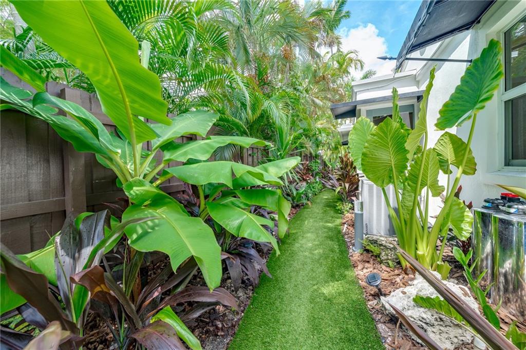 Las Olas Park Corr 6-12 B - Residential