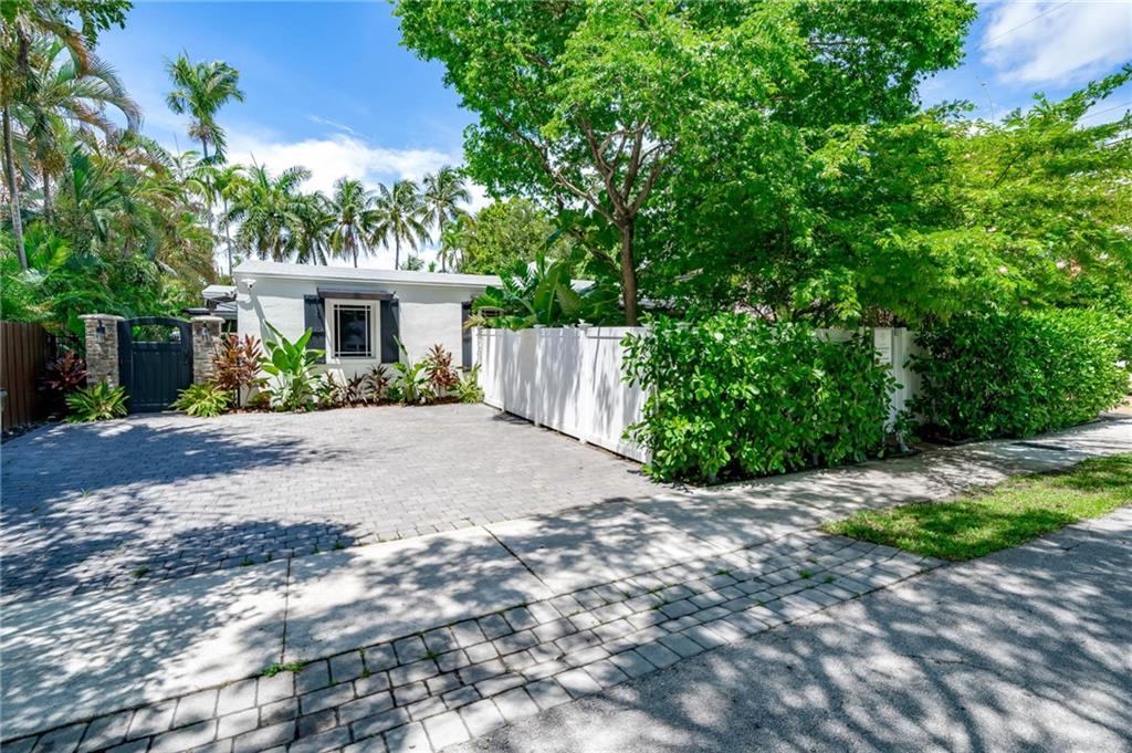 Las Olas Park Corr 6-12 B - Residential