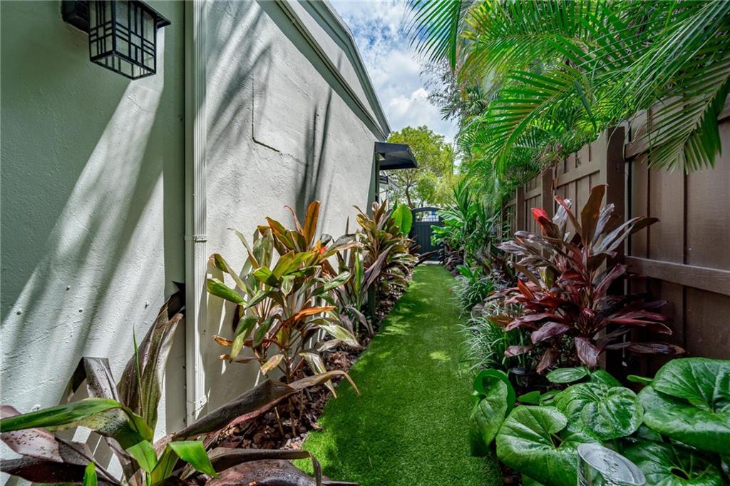 Las Olas Park Corr 6-12 B - Residential