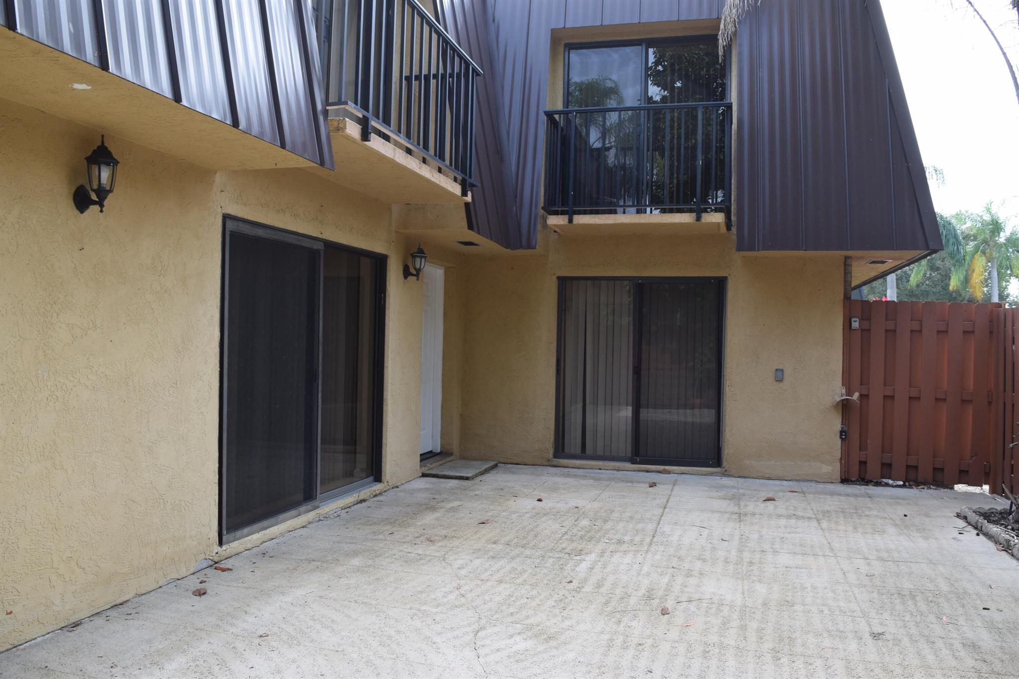 EMERALD LAKES - Residential Lease