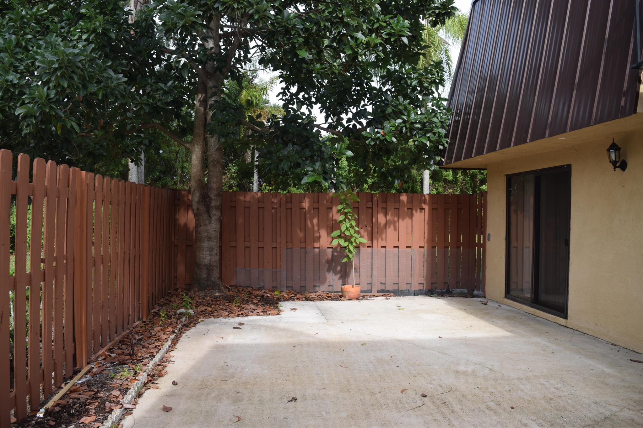 EMERALD LAKES - Residential Lease