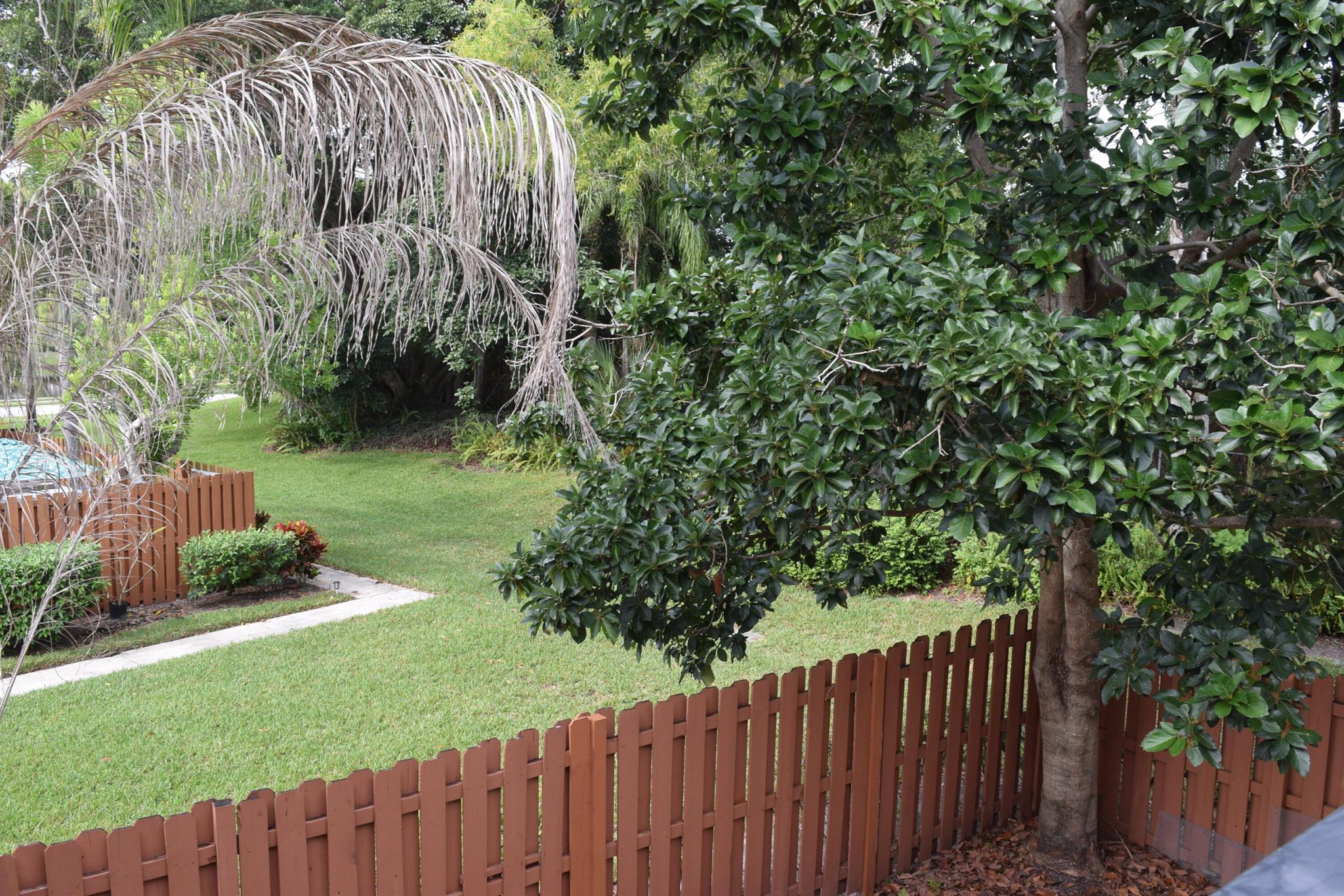 EMERALD LAKES - Residential Lease