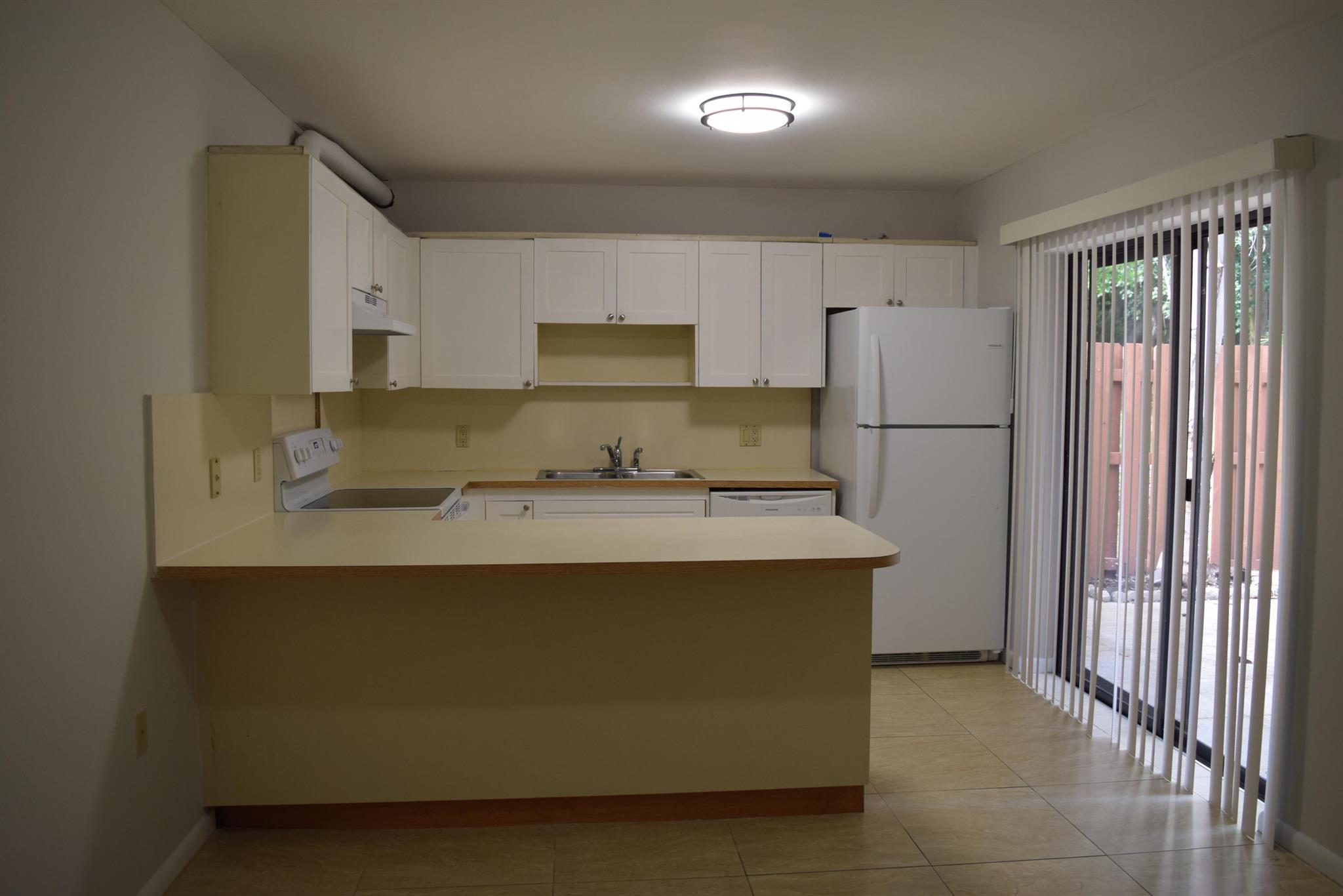 EMERALD LAKES - Residential Lease