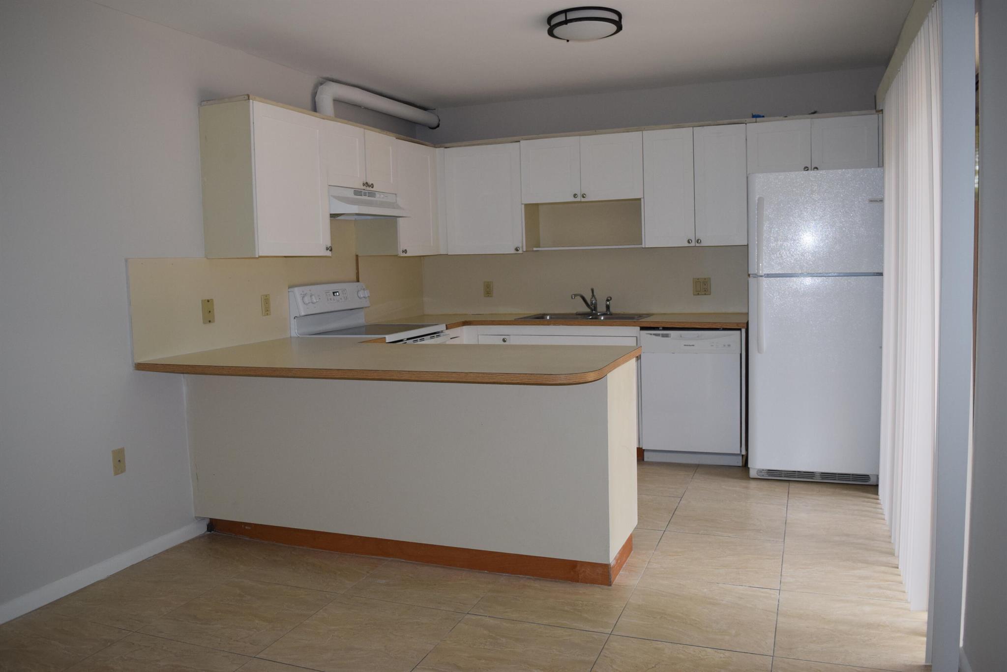 EMERALD LAKES - Residential Lease