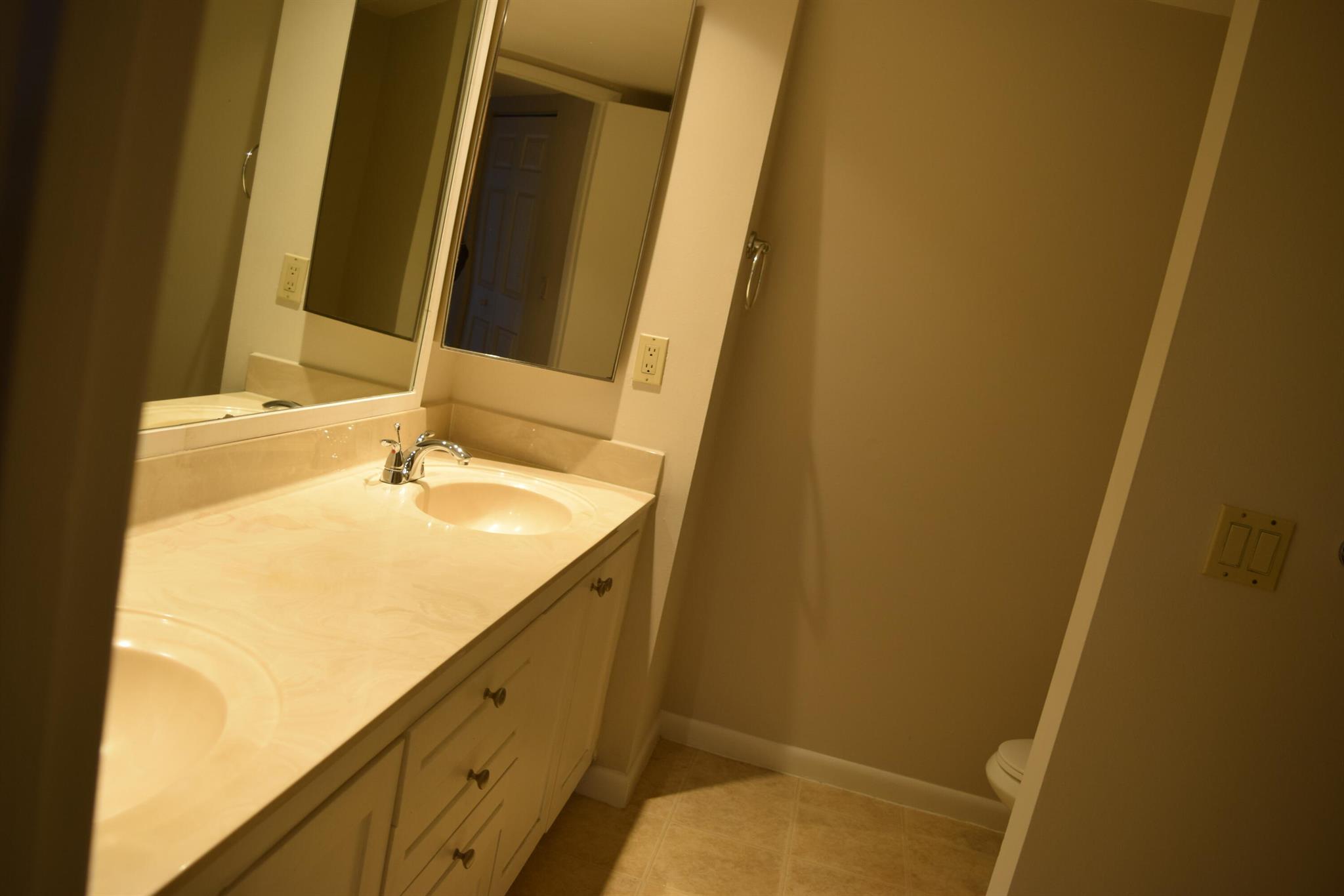 EMERALD LAKES - Residential Lease