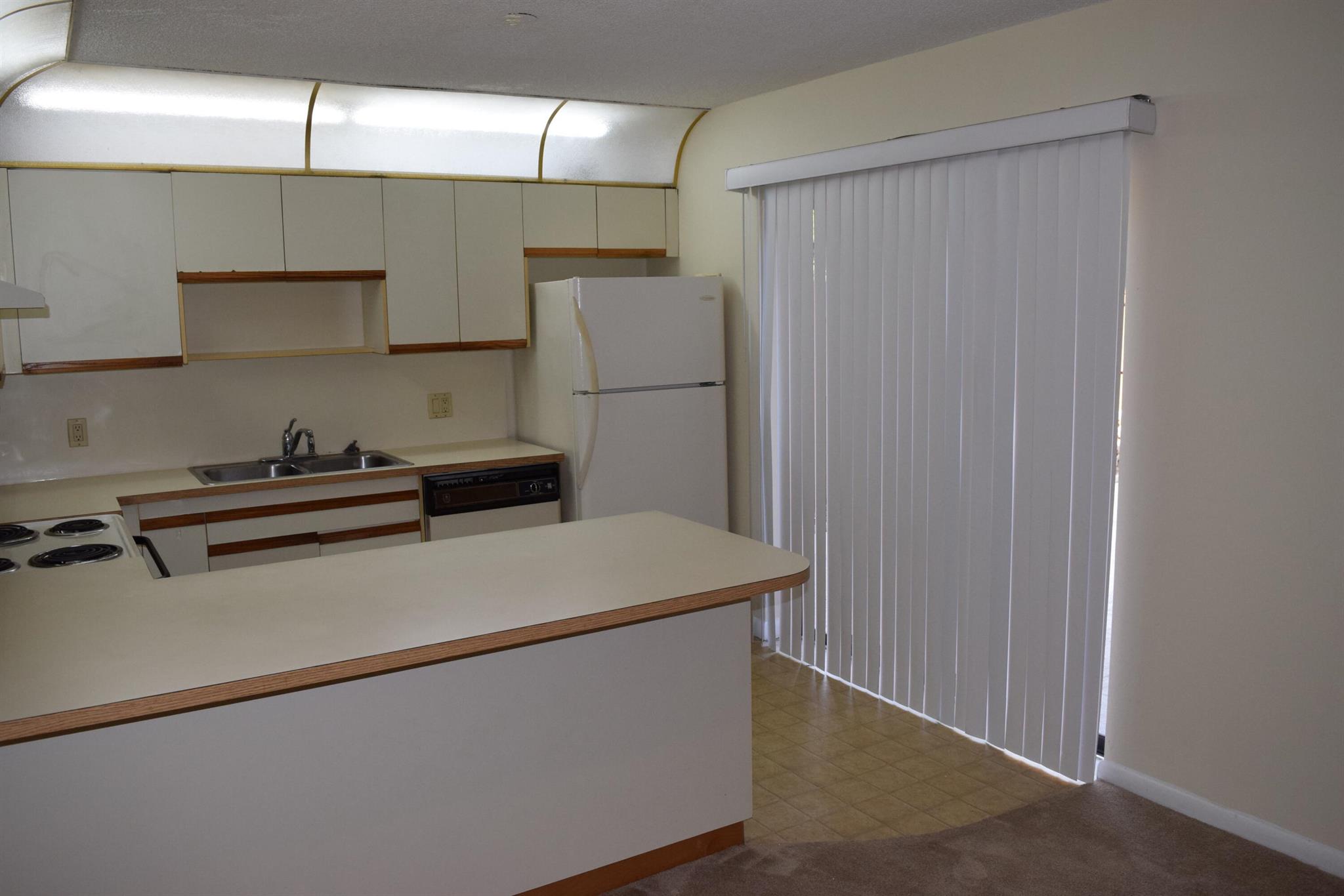 EMERALD LAKES - Residential Lease