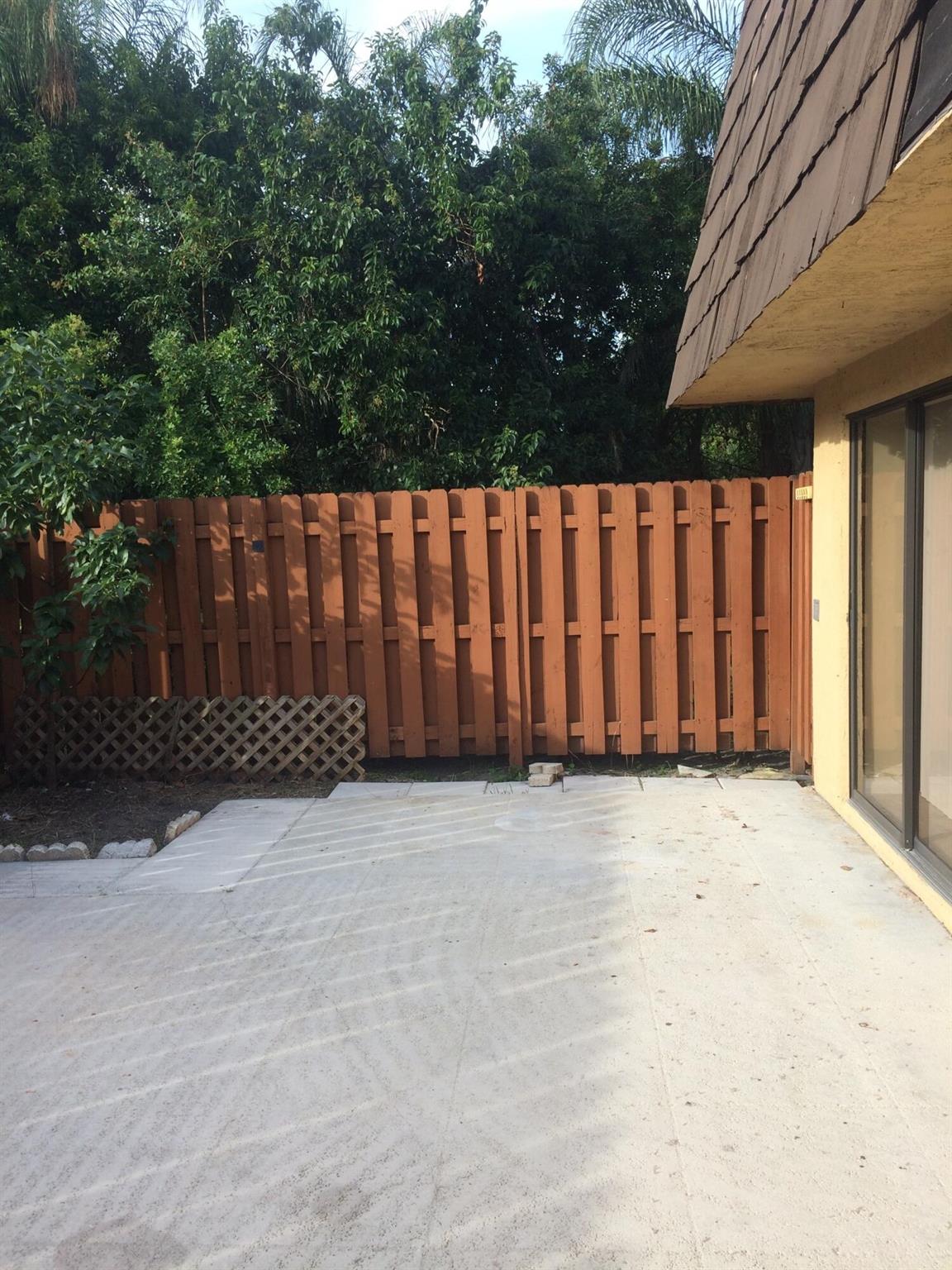 EMERALD LAKES - Residential Lease