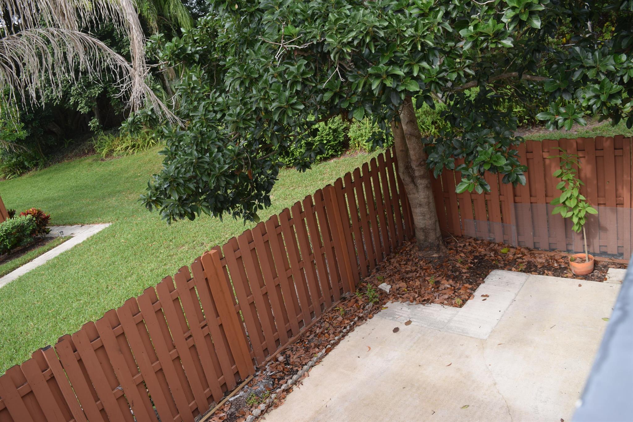 EMERALD LAKES - Residential Lease