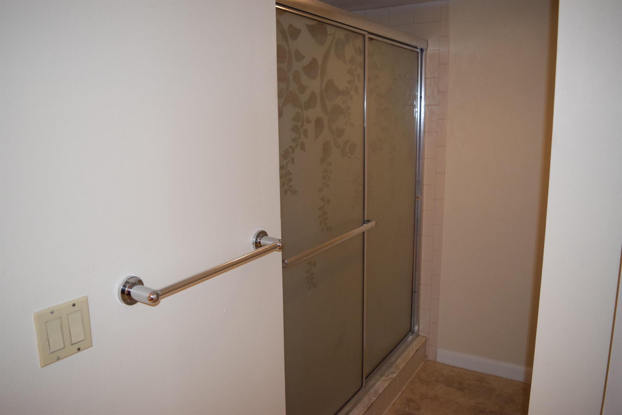 EMERALD LAKES - Residential Lease