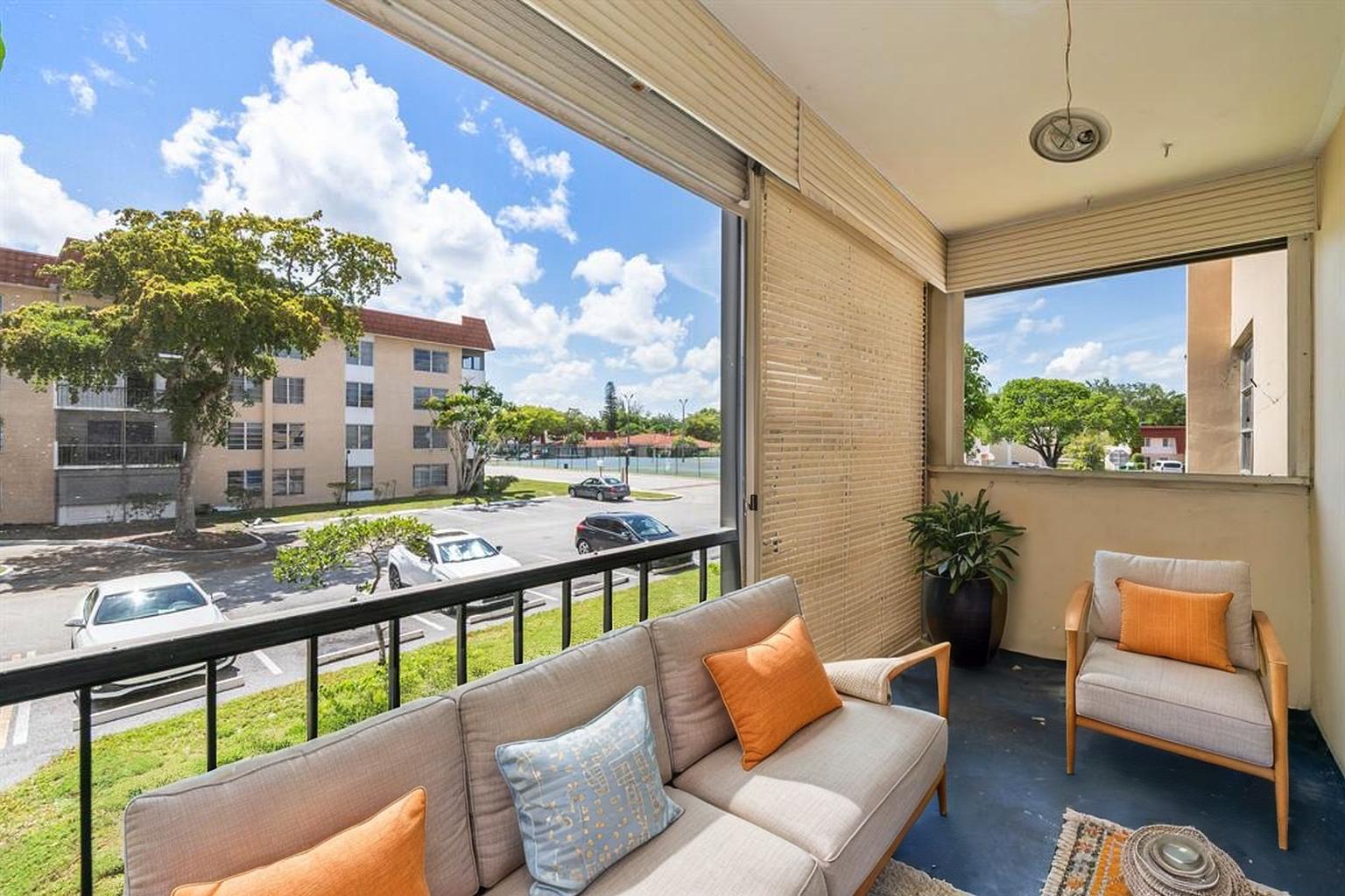 MANORS OF INVERRARY I-3 - Residential