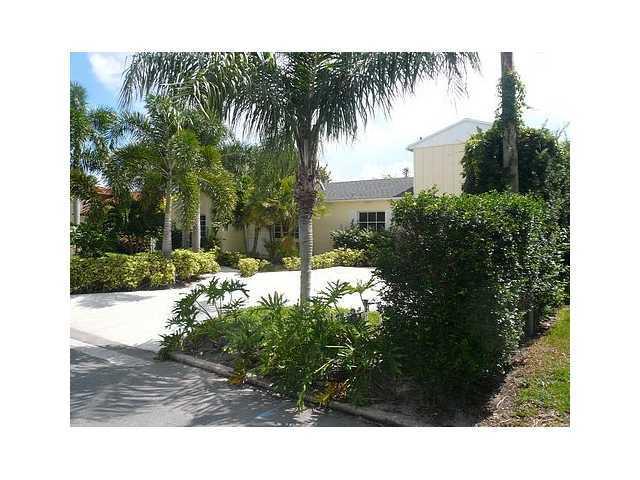 Beautifully re-modeled 3/2 CBS home 1 bock from intra-coastal in highly desirable ''SoSo'' area of W. Palm Beach. 20' x 9' office/den with separate entrance that could be 4th bedroom. Private, fenced garden/yard. Granite counters, stainless appliances, zoned AC.