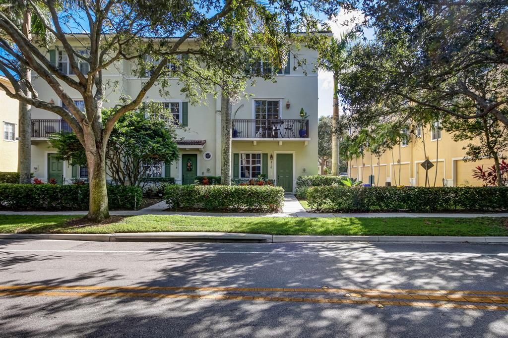 Photo of 816 University Boulevard, Jupiter, FL 33458 (MLS # R10864396)