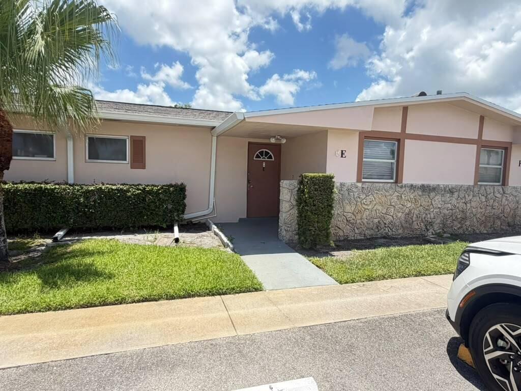 Photo of 2727 DUDLEY Drive W #E, West Palm Beach, FL 33415 (MLS # B26056660)